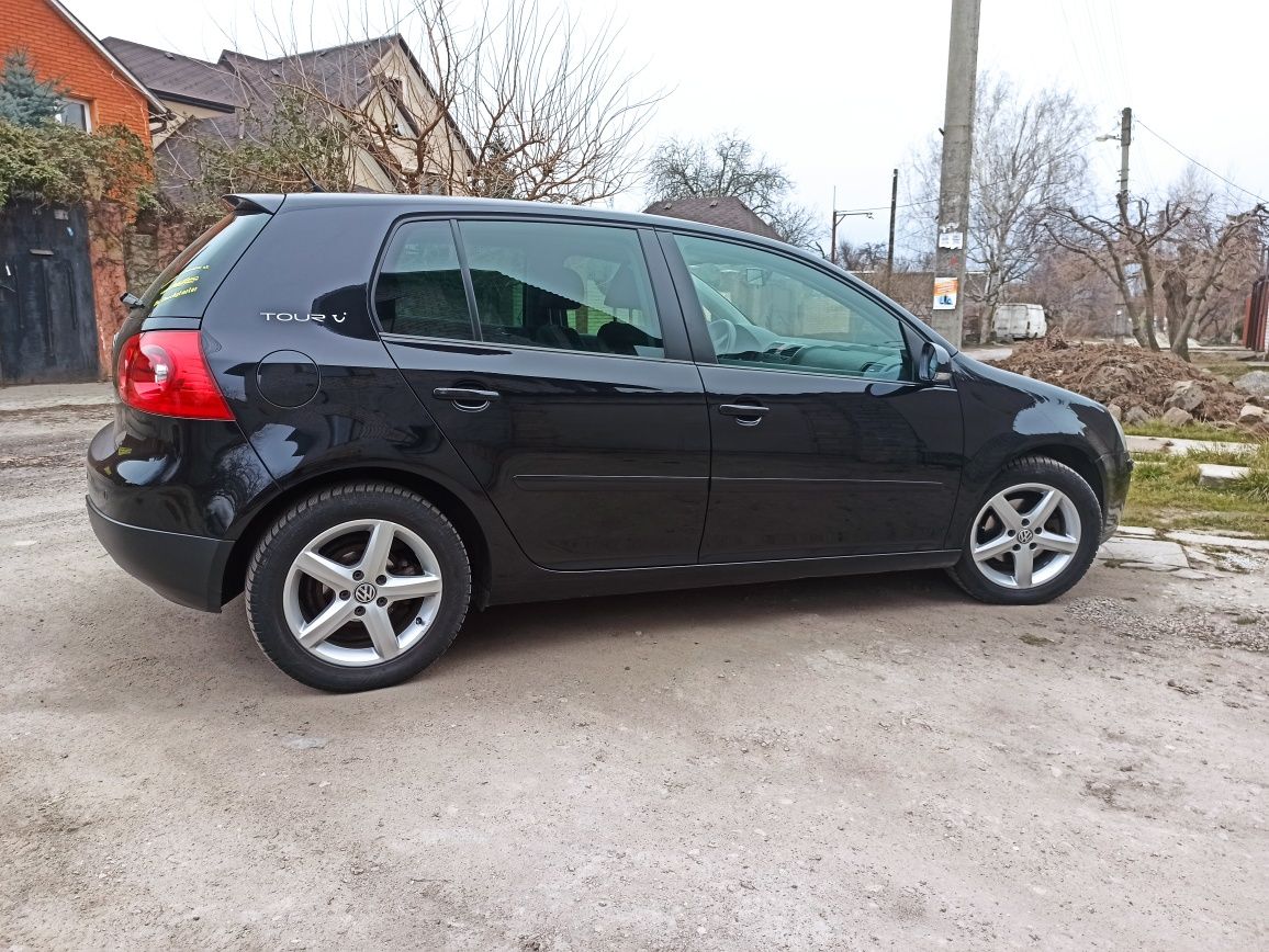 Продам VW Golf 1,4mpi, 2007, 5d, черний