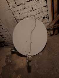 Antena satelitarna 80/70 z konwerterem i wieszakiem.