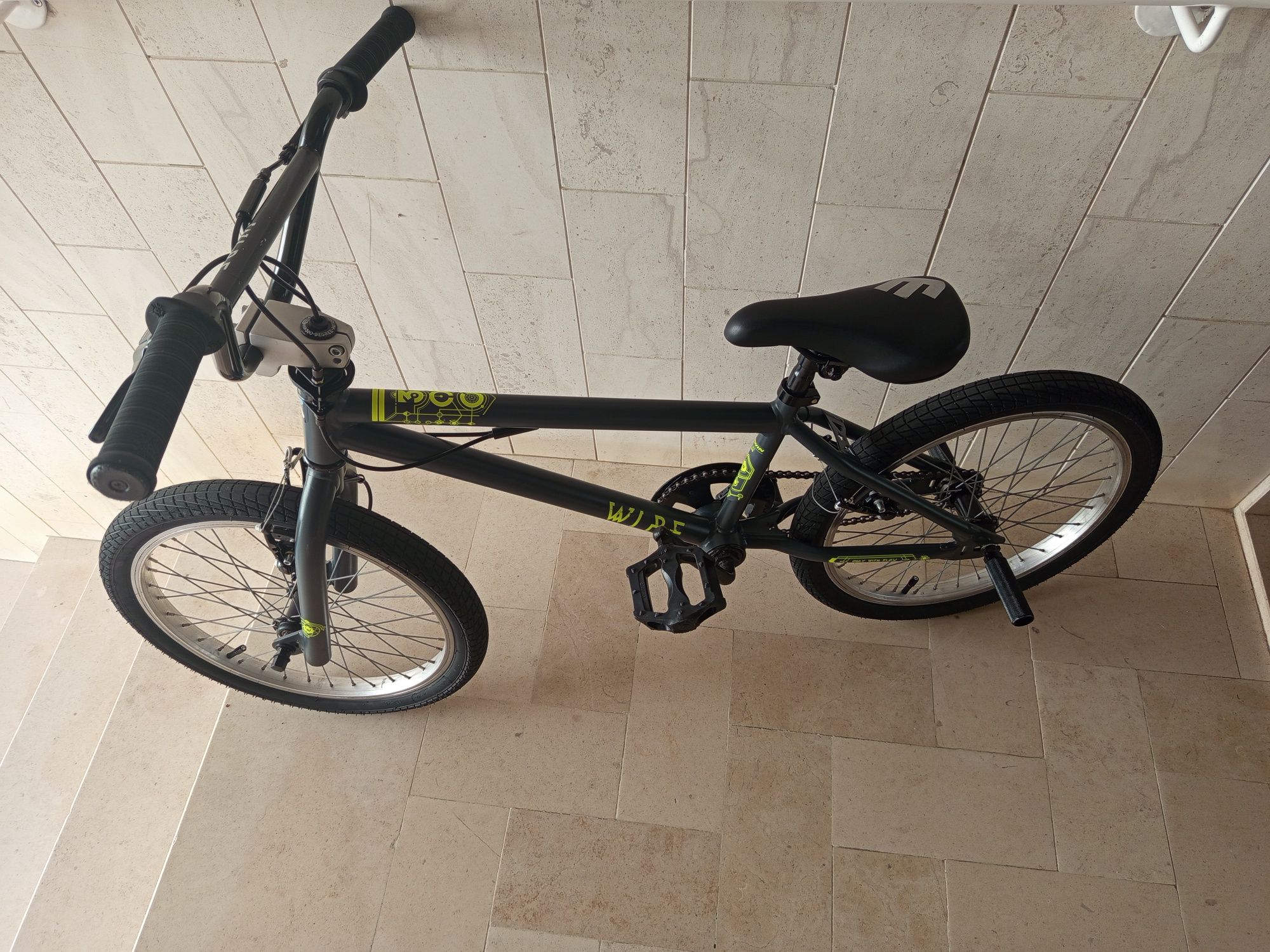 BMX Wipe 300 quase nova + pegs incluídos (comprada na Decathlon)