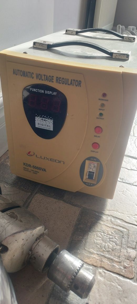 Стабилизатор напряжения Luxeon KDR-5000VA
