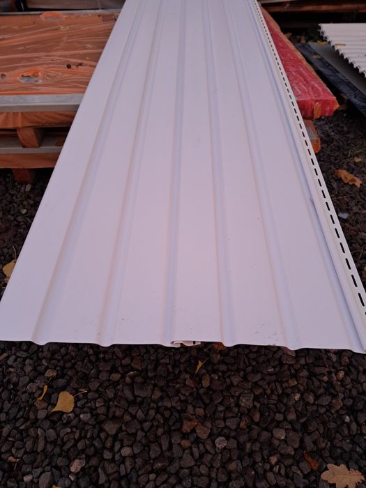 Podbitka dachowa biała.