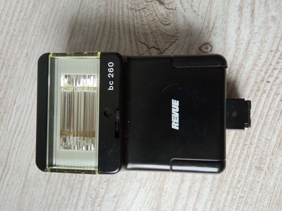 Lampa błyskowa Revue