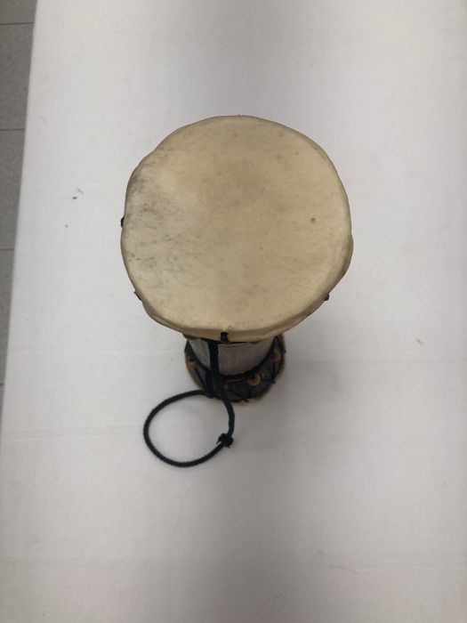 Djembé de 2 lados com alça, suportes partitura e de guitarras