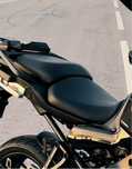 Bancos originais Yamaha Tracer 9 de 2021 a 2024