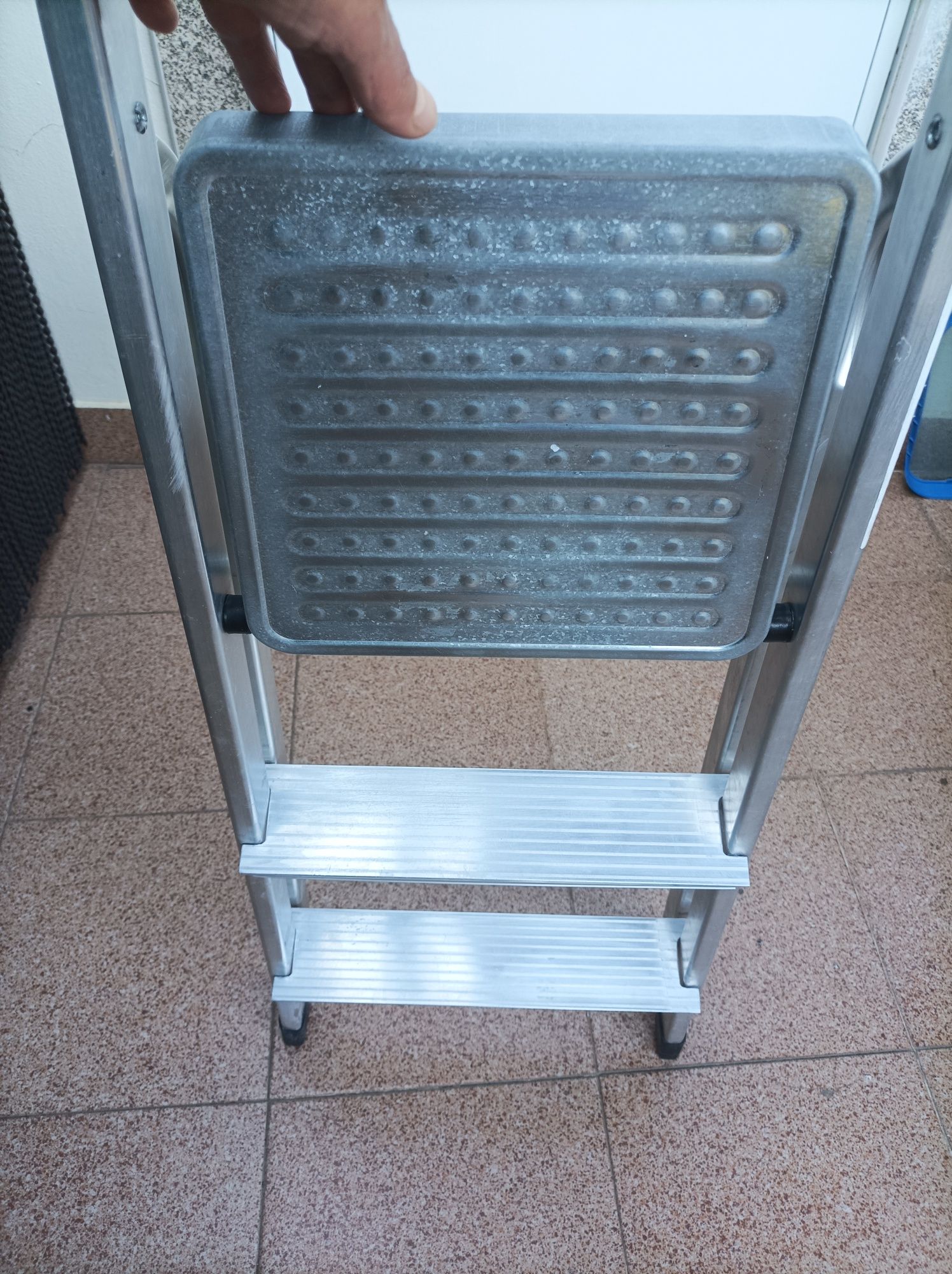 Escadote três degraus