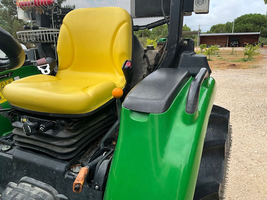 Tractore John deere 3038 E