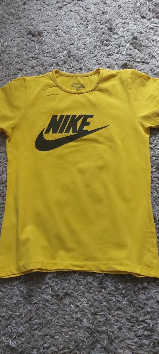 Koszulka NIKE żółta r.134 /140 jak nowa