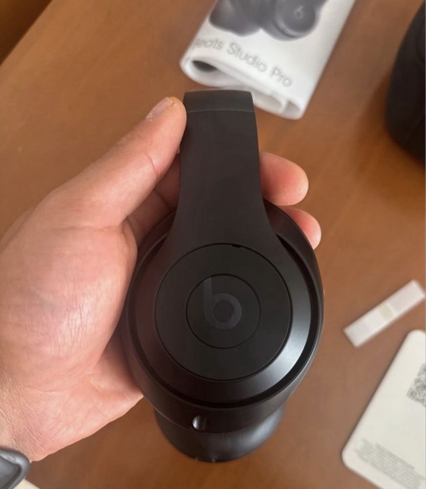 Beats Studio Pro - Auscultadores Pretos
