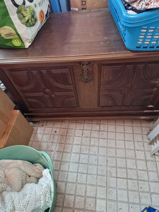 Arca de madeira para arrumação