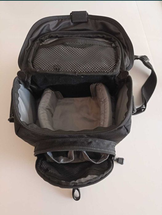 Máquina Fotográfica Canon EOS 1300D + objectiva + Mala (Kit completo)