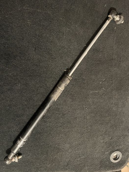 Nissan Patrol Y61 газова опора капота, амортизатор.