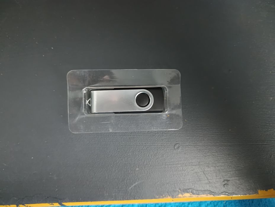 USB флешка на 16 GB