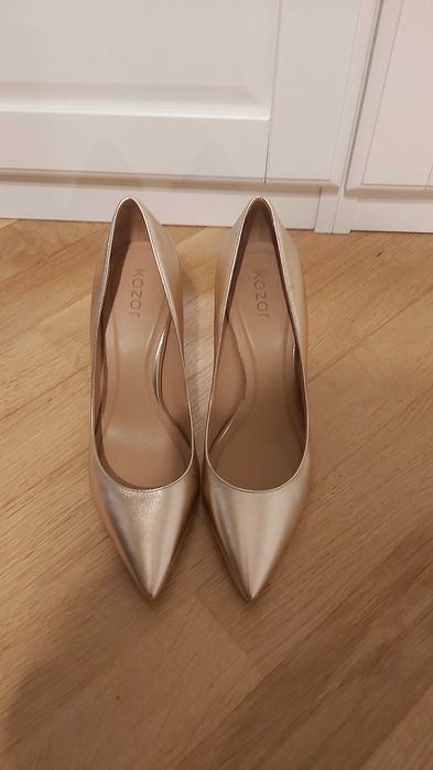 Złote szpilki KAZAR