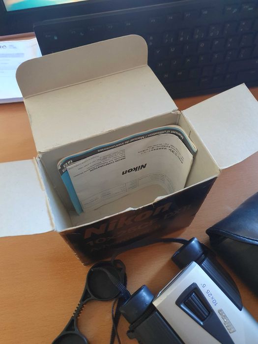 Binóculos Nikon 10x25CF DXII Adventurer II