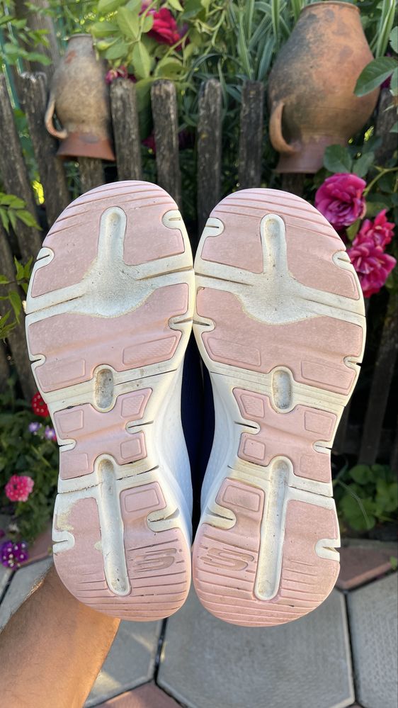 Оригінальні Жіночі Кросівки Skechers Розмір 37