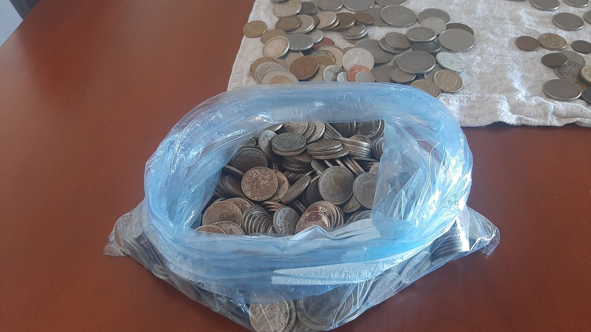 Vendo moedas antigas portuguesas e estrangeiras a melhor oferta