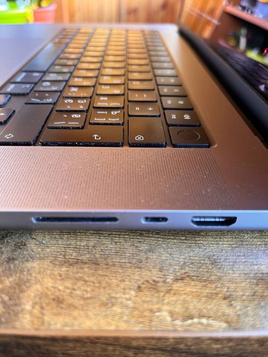 Apple MacBook Pro 16” M2 Max