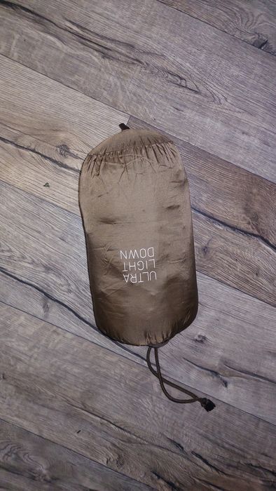 Фірмова легенька якісна тепла жилетка унисекс на пуху Uniglo! Розмір L