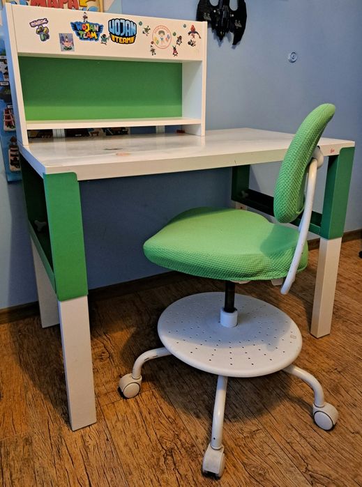 Regulowane biurko z krzesłem