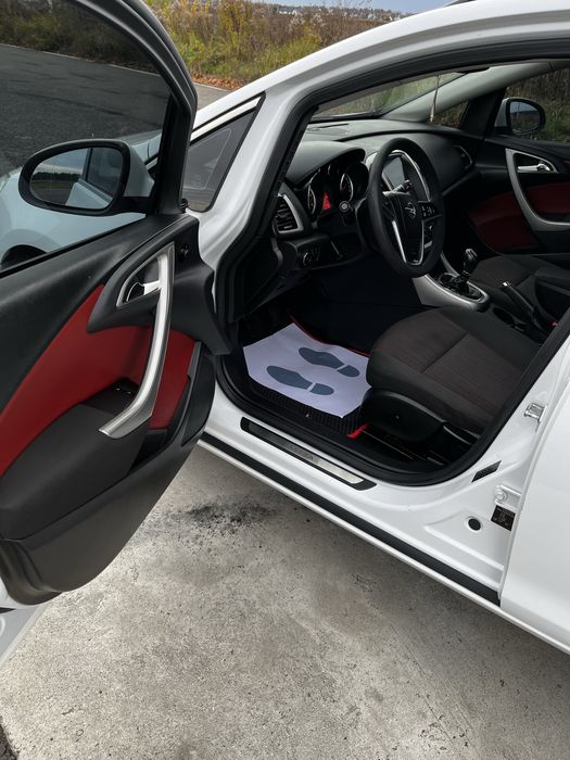 Продам Opel Astra 2011