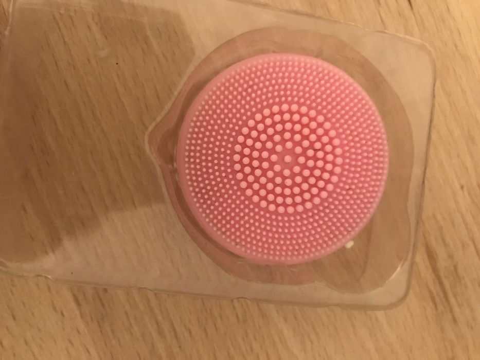 Электронная щетка для чистки лица