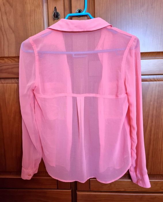 Camisa rosa forte com transparência Bershka, tamanho XS