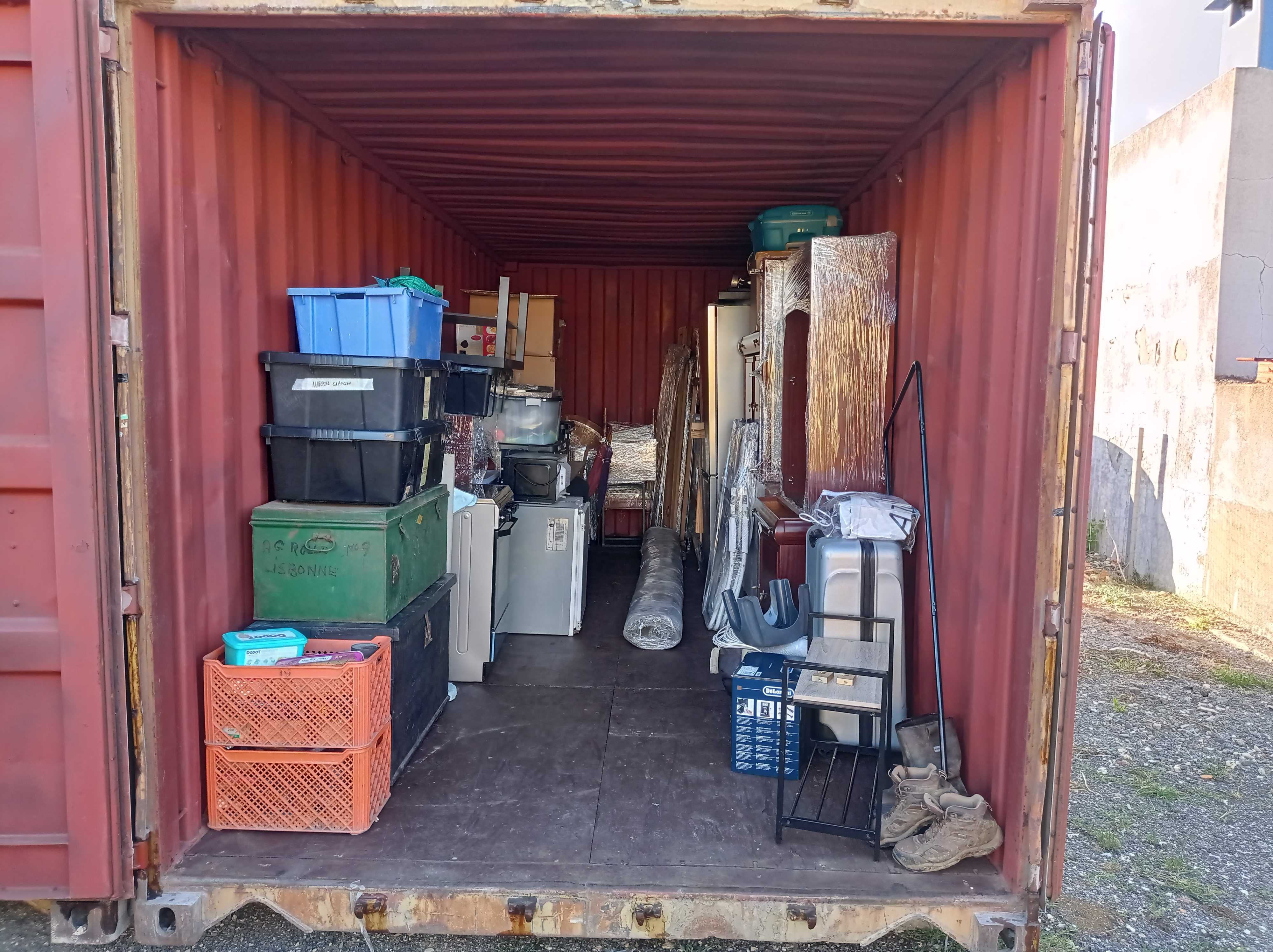 Self storage container