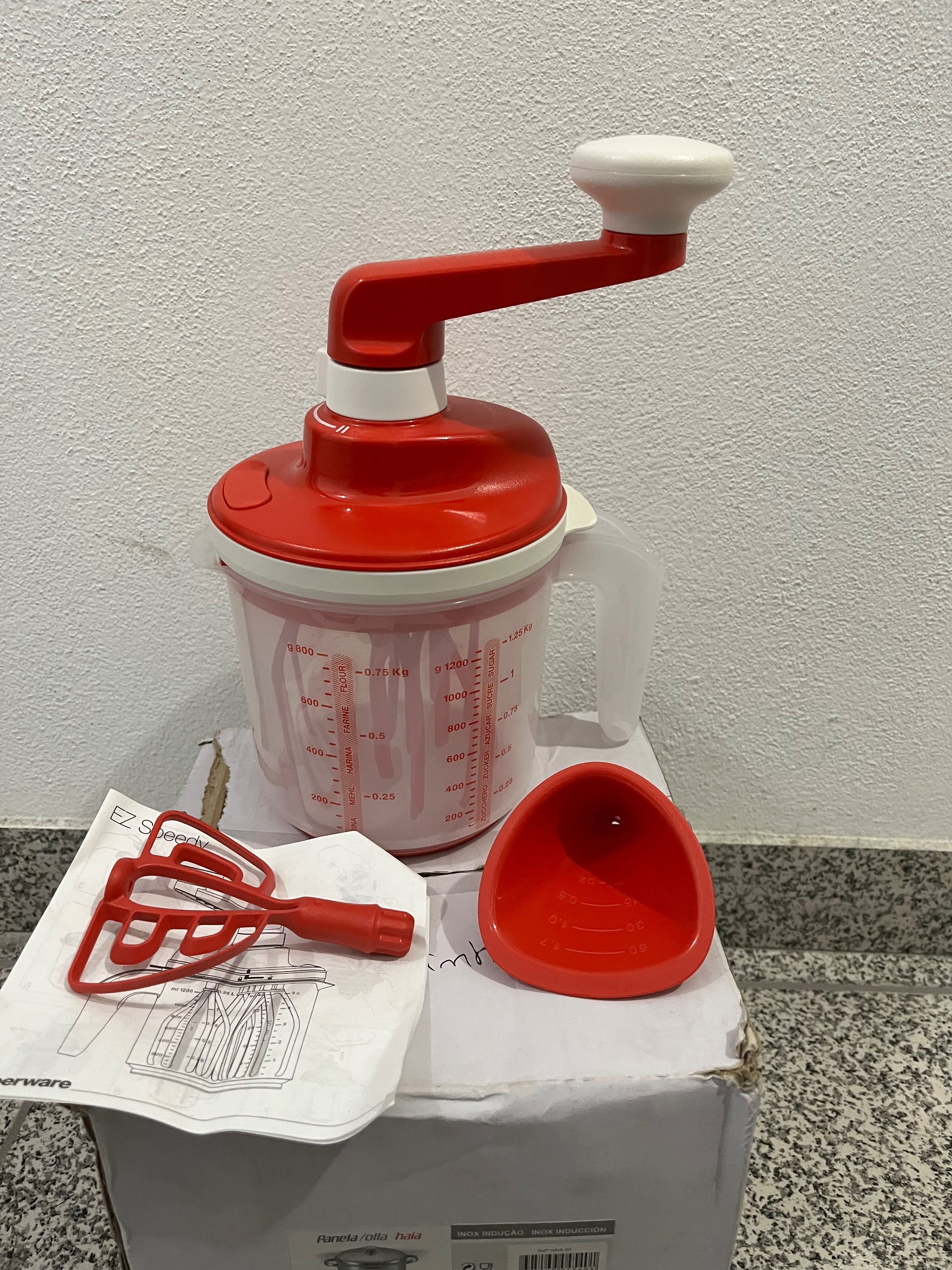 Batedeira Manual Tupperware