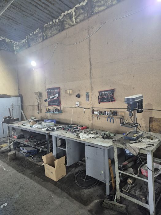 Продам сто с инструментом