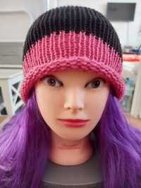czarno-różowa czapka na zimę
