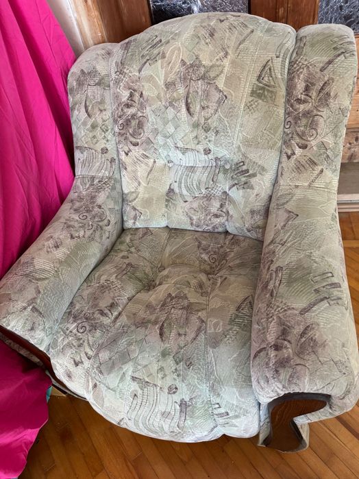 Диван і два крісла