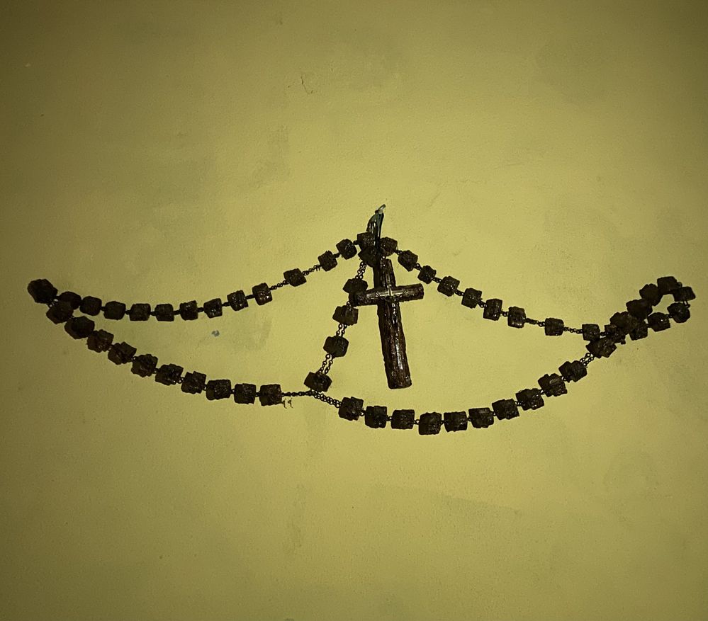 Santos, crucifixo, terço