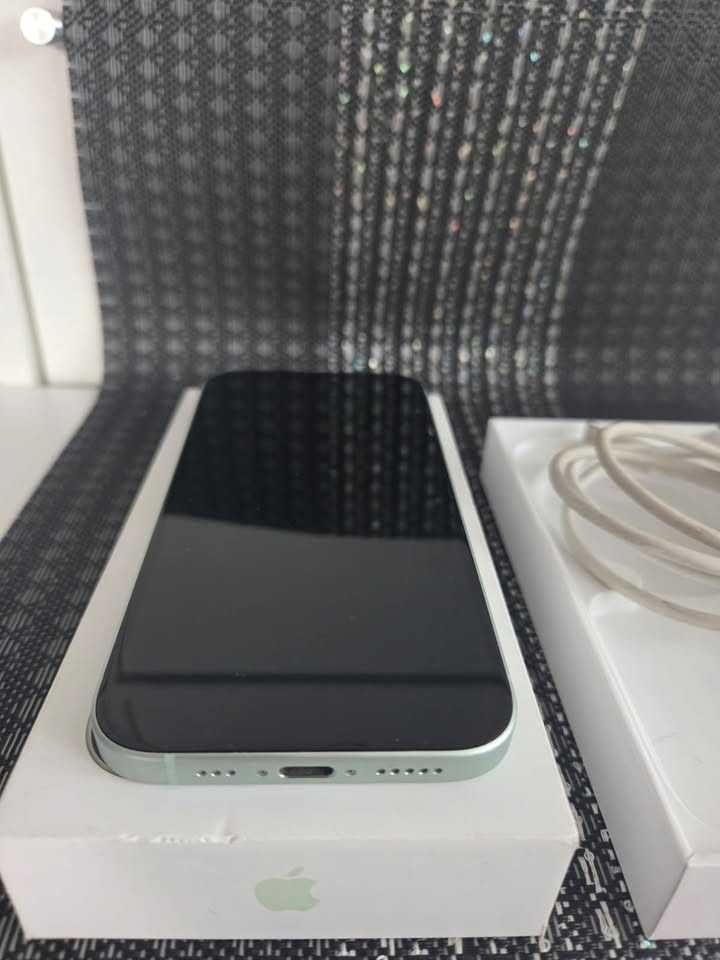 iPhone 15 - stan idealny - bateria 90%