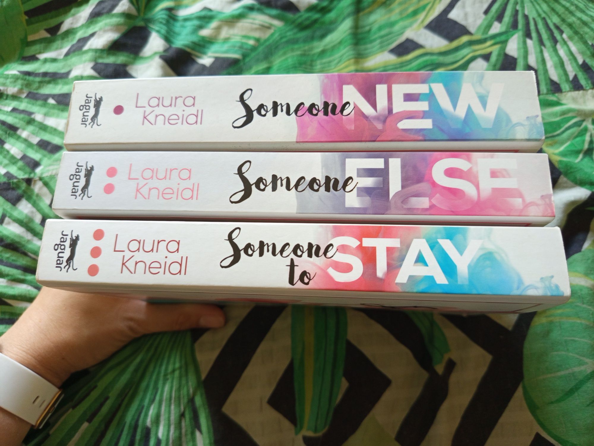 Seria książek Laury Kneidl - someone