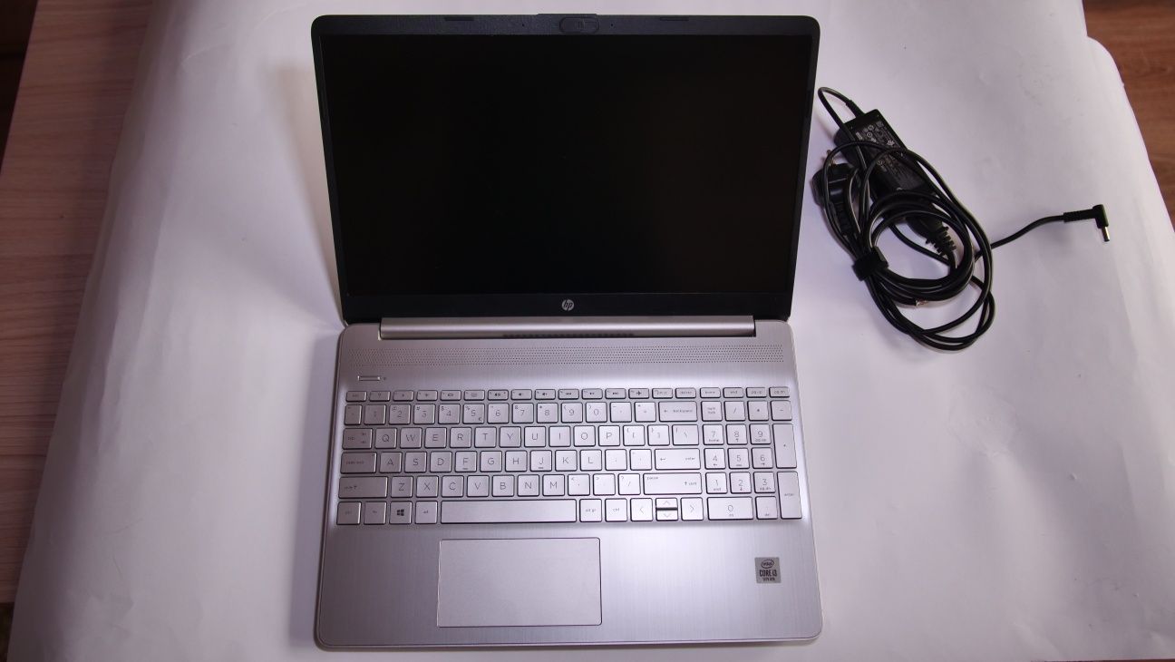 HP 15s-fq1102nw – i3 / 8GB RAM / 256GB SSD – Stan jak nowy!
