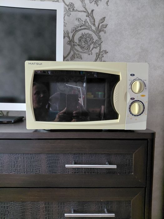 Мікрохвильова піч,мікрохвильовка.