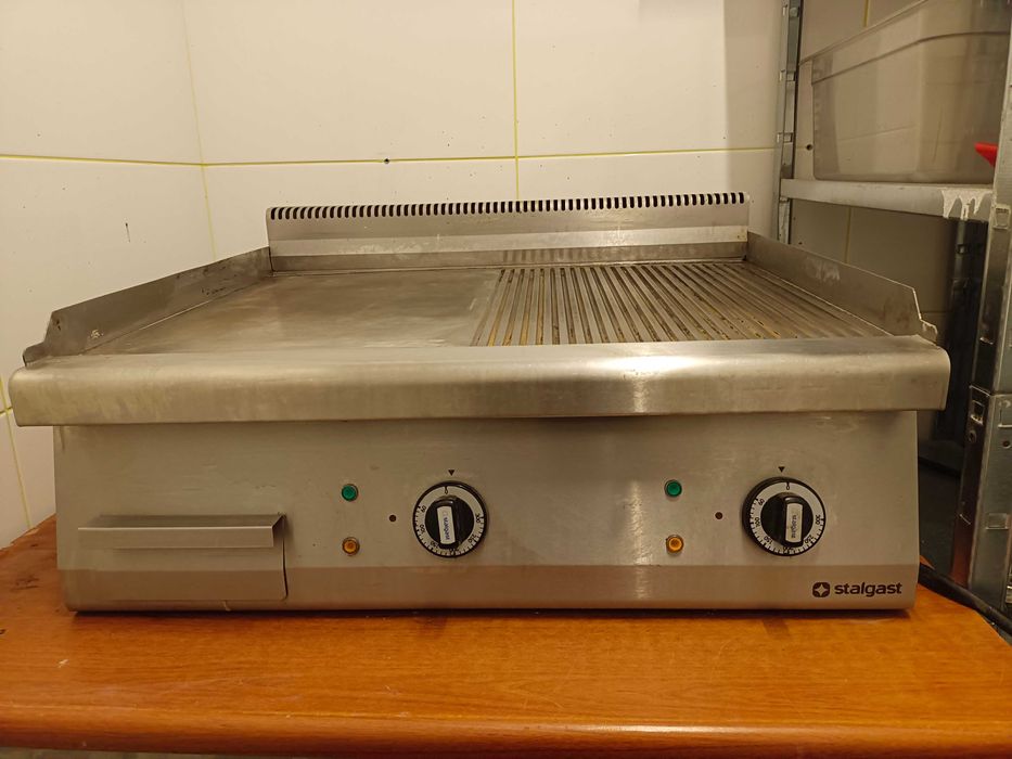Stalgast Płyta Grillowa Elektryczna Gładko-Ryflowana 8.1 K