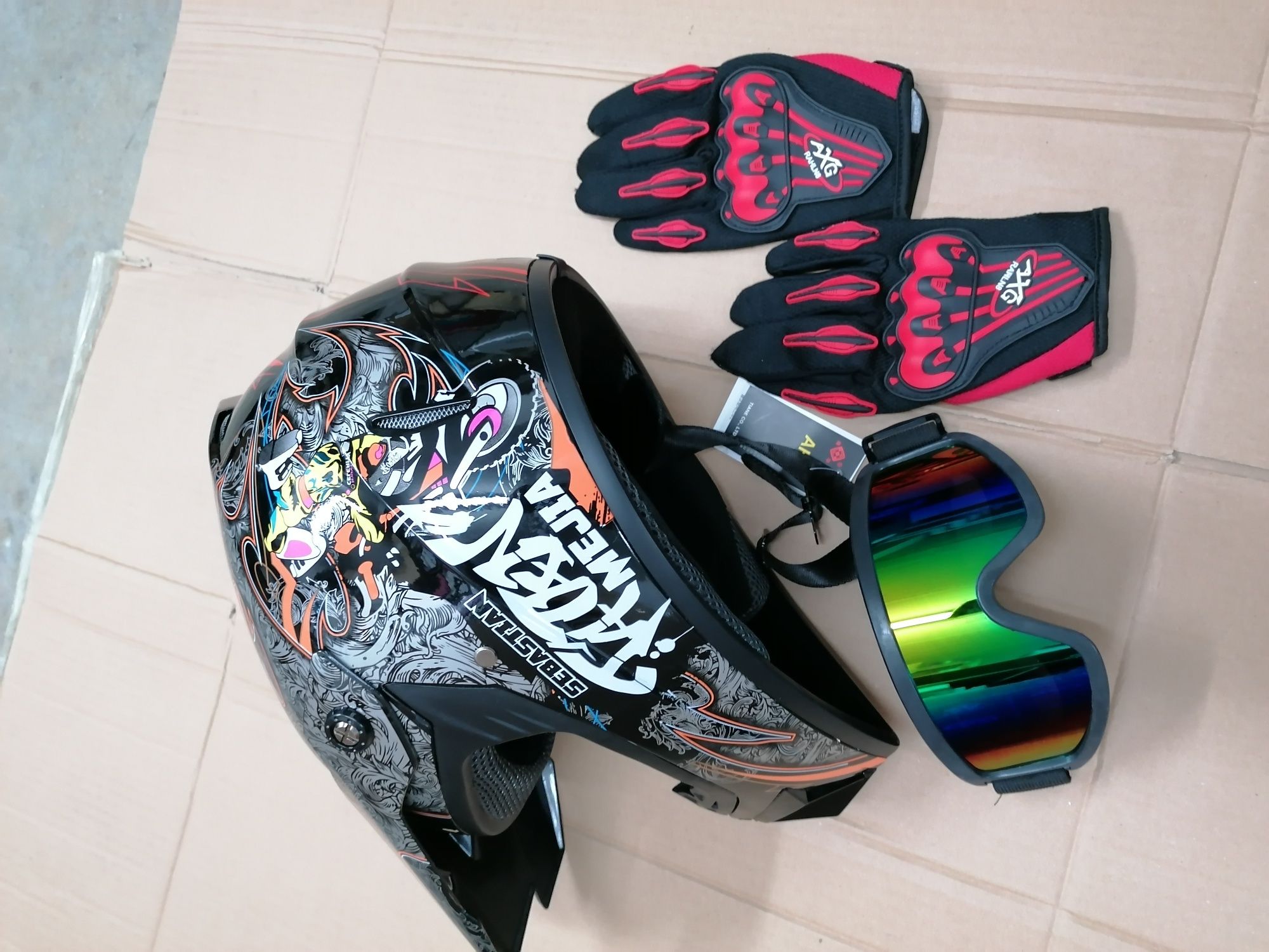 Capacete, Óculos, Luvas, tudo Novo.