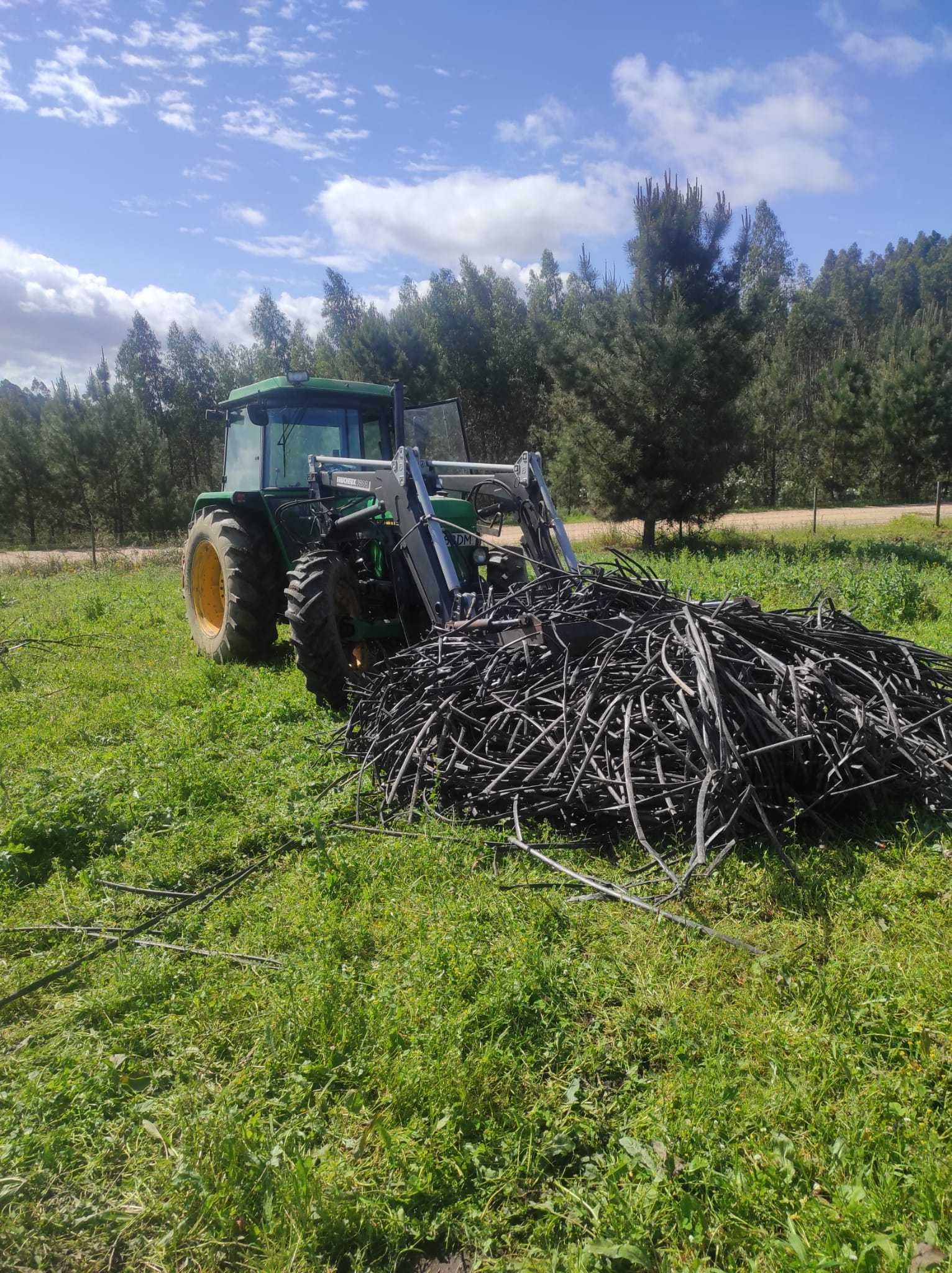 John Deere 2040  com poucas horas e muito material