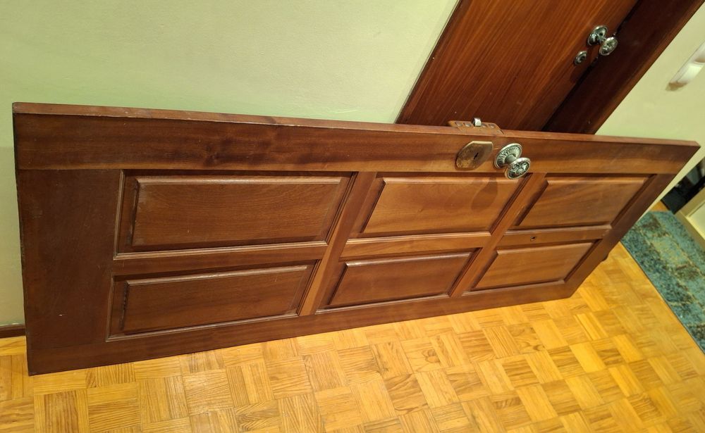 Porta madeira maciça c/ fechadura e tranncas