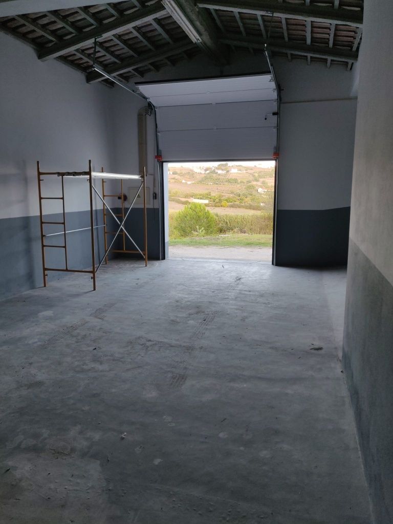Armazém remodelado 100 m2 com logradouro