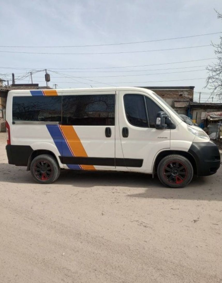 Продам микроавтобус. На 9 мест. Всё за подробностями пишите.