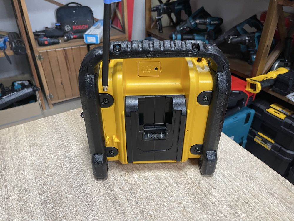 Dewalt DCR019 / будівельне радіо Девольт