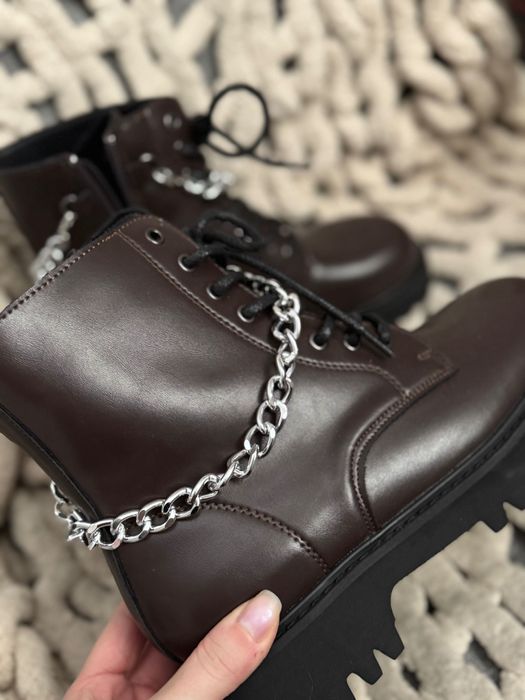 Botki czekoladowe ala Martensy ze skóry wegańskiej Tijn