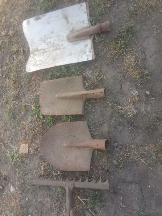 Вила картопляні ,граблі,лопати