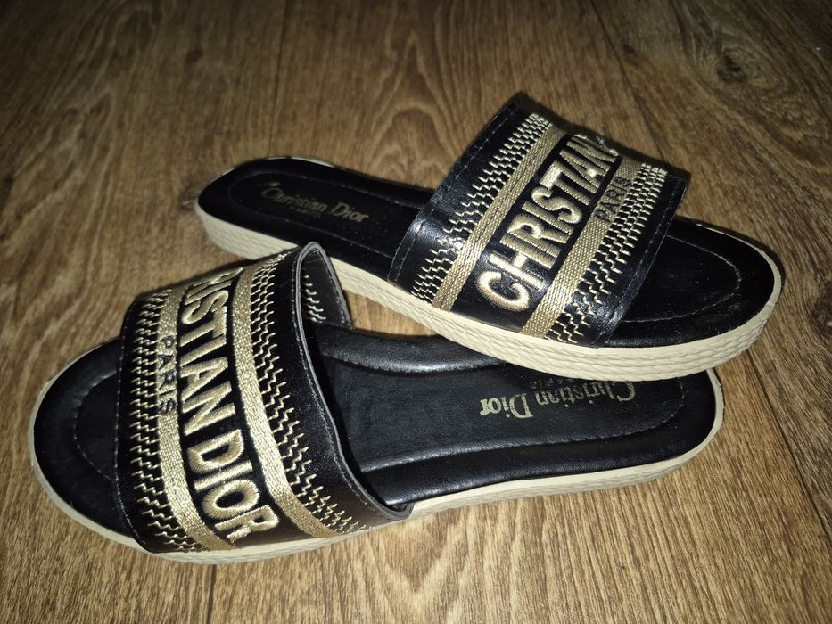 Крутые шлепанцы Christian Dior
