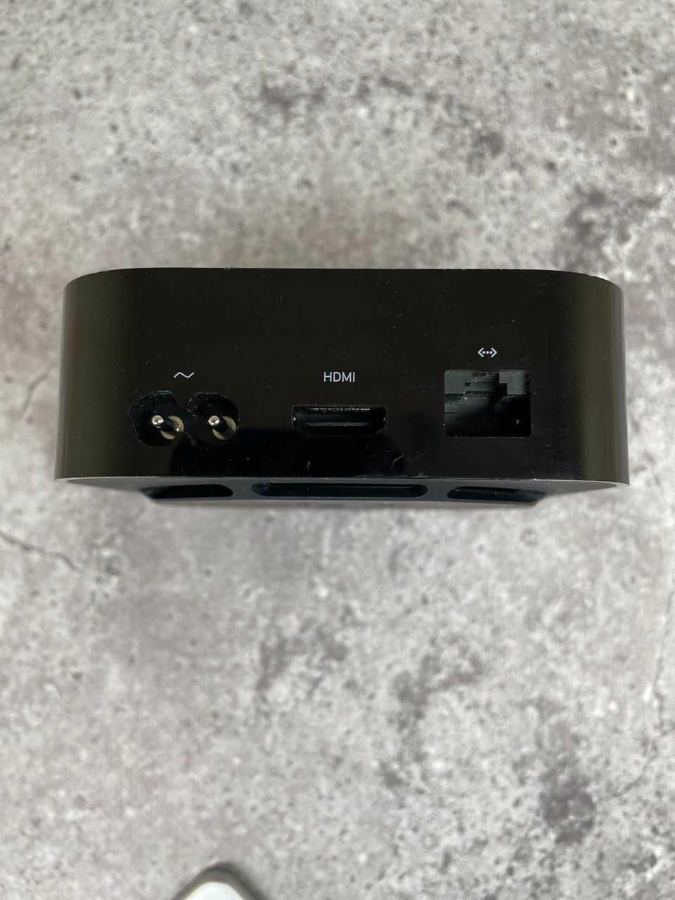 Apple TV 4K A1842 64gb хороший стан, комплект