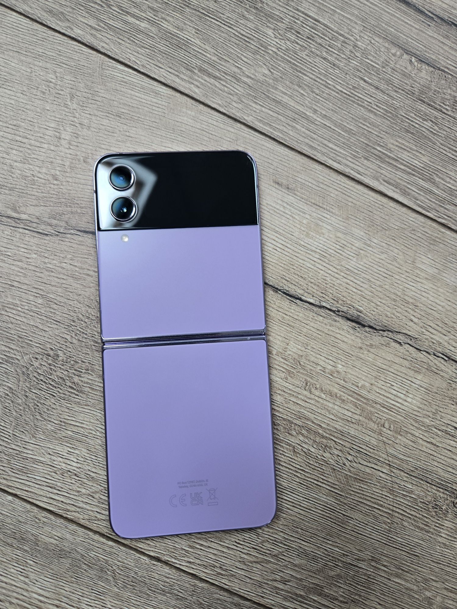 Samsung Galaxy Z Flip4