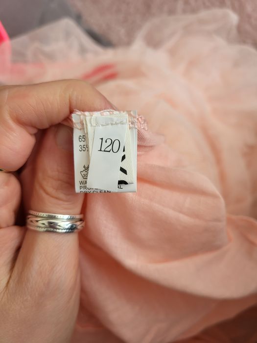 Elegancka sukienka bialo-brzoskwiniowa dla dziewczynki