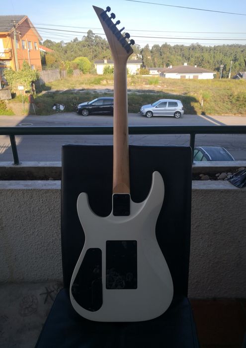 Jackson JS32 com EMG 81/85
